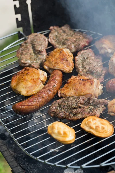 Barbecue with delicious grilled meat on grill — Stock Photo, Image