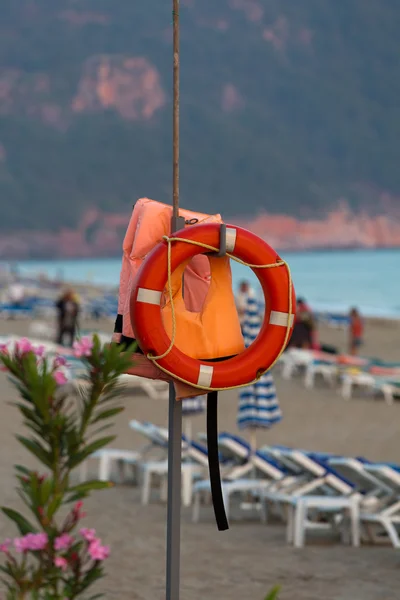阿拉尼亚克利奥帕特拉海滩上的救生圈。土耳其 — 图库照片