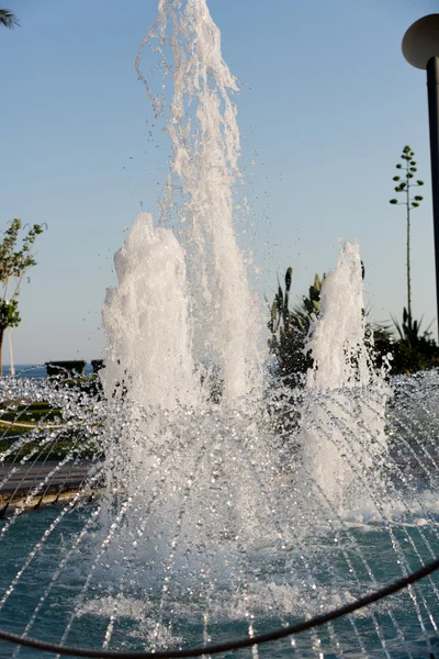 Alanya - damlatas fontanny w parku, w pobliżu plaży clepatra w późnych godzinach popołudniowych. Turcja — Zdjęcie stockowe