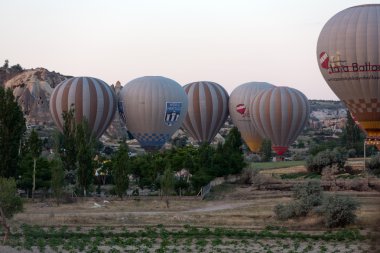 Kapadokya - sunrise adlı balon başlatmak için hazırlıklar