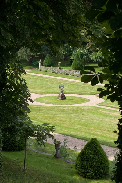 Sutil, sofisticado e cheio de gosto jardim e castelo La Chatonniere perto de Villandry. Vale do Loire — Fotografia de Stock