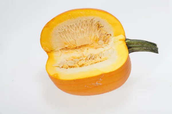 Calabaza naranja fresca aislada sobre fondo blanco — Foto de Stock