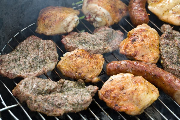 Barbecue with delicious grilled meat on grill — Stock Photo, Image