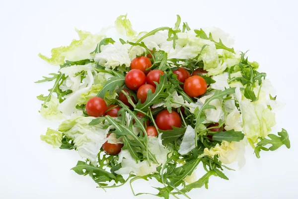 Tas de ruccola, feuilles de laitue et tomates cerises — Photo