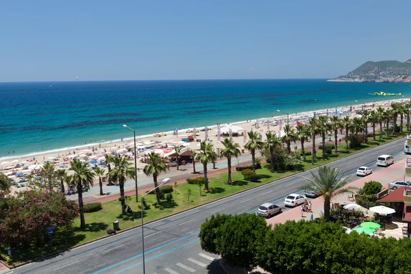 Alanya - a praia de Cleópatra. Alanya é uma das estâncias balneares mais populares da Turquia — Fotografia de Stock