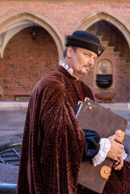 Krakow, Polonya - 29 Temmuz 2021: Performans - Harmonia Mundi, 22. Cracovia Danza Court Dans Festivali kapsamında Jagiellonian Üniversitesi Collegium Maius 'un avlusunda Cracovia Danza Ballet tarafından seslendirildi. 