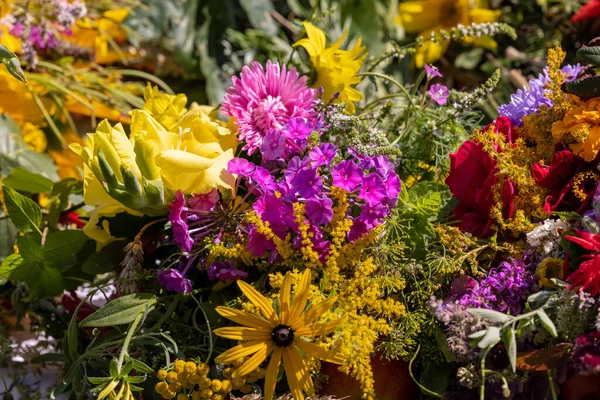 Traditional Bouquet Flowers Herbs Fruits Symbol Summer — Stock Photo, Image