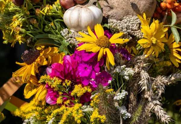 Traditional Bouquet Flowers Herbs Fruits Symbol Summer — Stock Photo, Image