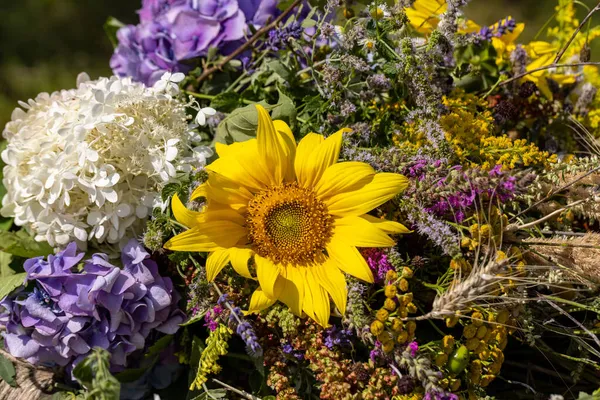 Traditional Bouquet Flowers Herbs Fruits Symbol Summer — Stock Photo, Image