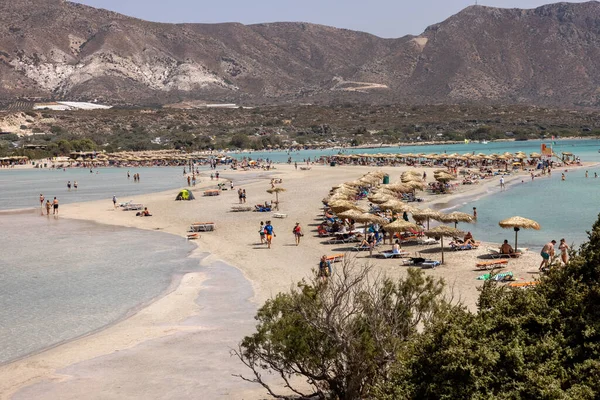 Elafonisi Creta Grécia Setembro 2021 Pessoas Relaxando Famosa Praia Coral — Fotografia de Stock