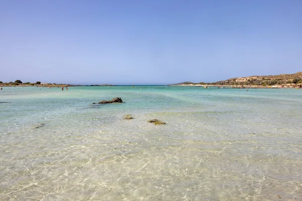 Elafonisi Kreta Griechenland September 2021 Menschen Entspannen Sich Berühmten Rosafarbenen — Stockfoto