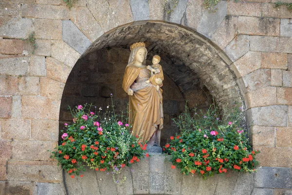 Escultura Virgen María Con Jesús Casco Antiguo Saint Malo Bretaña —  Fotos de Stock