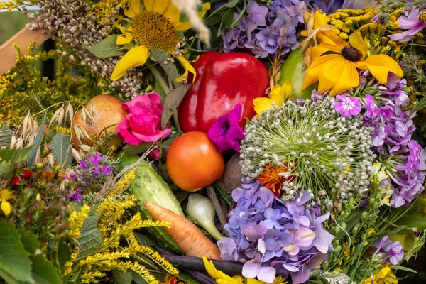 Traditional Bouquet Flowers Herbs Fruits Symbol Summer — Stock Photo, Image