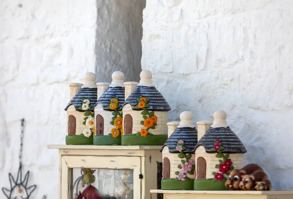 Alberobello Italia Septiembre 2019 Souvenirs Tradicionales Apulia Expuestos Fuera Una —  Fotos de Stock