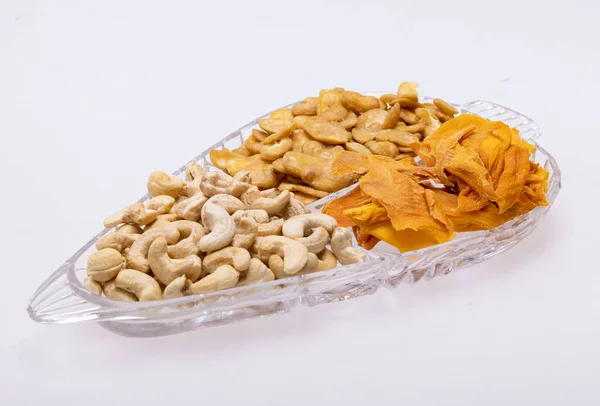 Geröstete Und Gesalzene Bohnen Cashewnüsse Und Getrocknete Mango Scheiben Für — Stockfoto