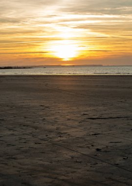 Saint Malo, Brittany, Fransa sahilinden gün batımı manzarası