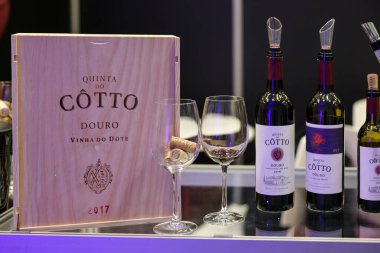 Cracow, Polonya - 5 Kasım 2021: Uluslararası Şarap Fuarı ENOEXPO, Krakow. Dünyanın dört bir yanından şarap üreticileri ithalat dağıtımcıları ve temsilcileriyle tanışıyor.. 