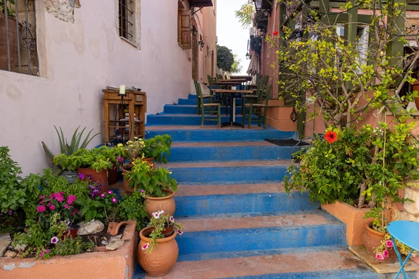 Pequeña Calle Estrecha Con Escaleras Azules Casco Antiguo Rethymnon Isla — Foto de Stock