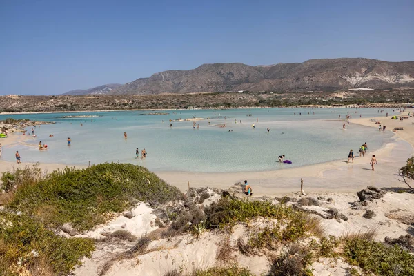 Elafonisi Creta Grecia Septiembre 2021 Personas Que Relajan Famosa Playa —  Fotos de Stock