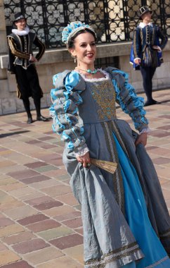 Krakow, Polonya - 27 Temmuz 2021: Performans - 22. Cracovia Danza Dans Festivali kapsamında Wawel Royal Castle 'da Cracovia Danza Ballet tarafından çanlar çalınırken 