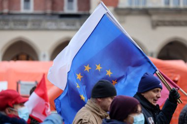 Krakow, Polonya - 19 Aralık 2021: Özgür medya, özgür insanlar, özgür Polonya. Krakow 'da Lex TVN' ye karşı protesto  