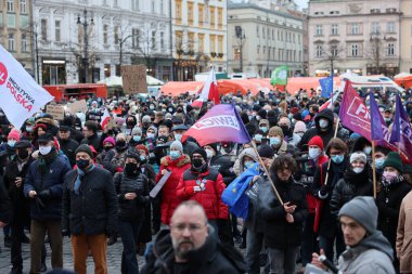 Krakow, Polonya - 19 Aralık 2021: Özgür medya, özgür insanlar, özgür Polonya. Krakow 'da Lex TVN' ye karşı protesto  