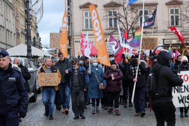 Krakow, Polonya - 19 Aralık 2021: Özgür medya, özgür insanlar, özgür Polonya. Krakow 'da Lex TVN' ye karşı protesto  