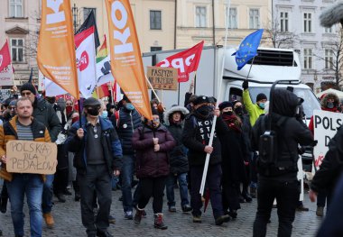 Krakow, Polonya - 19 Aralık 2021: Özgür medya, özgür insanlar, özgür Polonya. Krakow 'da Lex TVN' ye karşı protesto  