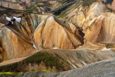 Fjallabak Doğa Rezervi 'ndeki Landmannalaugar volkanik dağları. İzlanda