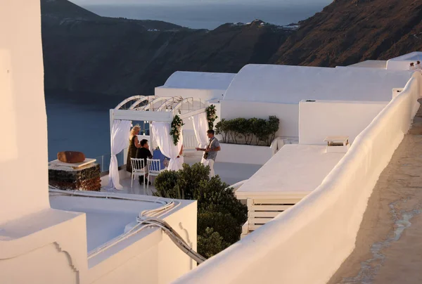 Imerovigli Santorini Griekenland Juni 2021 Witgekalkte Huizen Met Terrassen Zwembaden — Stockfoto