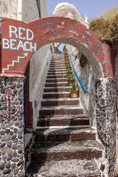 Smalle Stenen Treden Rood Strand Aan Zuidkust Van Santorini Eiland — Stockfoto