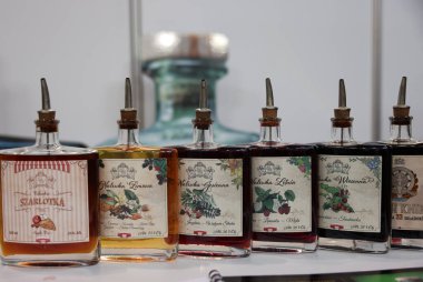 Cracow, Polonya - 3 Kasım 2021: Uluslararası Şarap Fuarı ENOEXPO, Krakow. Dünyanın dört bir yanından şarap üreticileri ithalat dağıtımcıları ve temsilcileriyle tanışıyor.. 