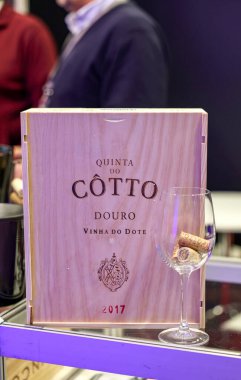 Cracow, Polonya - 5 Kasım 2021: Uluslararası Şarap Fuarı ENOEXPO, Krakow. Dünyanın dört bir yanından şarap üreticileri ithalat dağıtımcıları ve temsilcileriyle tanışıyor.. 