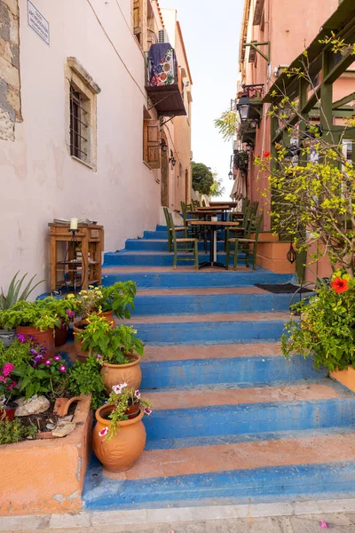 Pequeña Calle Estrecha Con Escaleras Azules Casco Antiguo Rethymnon Isla — Foto de Stock