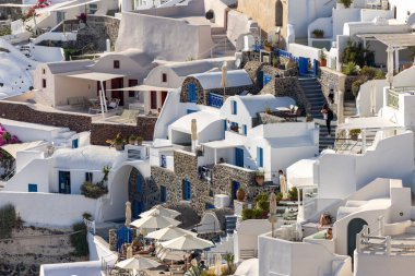 Oia, Santorini, Yunanistan - 28 Haziran 2021: Santorini Adası, Cyclades, Yunanistan