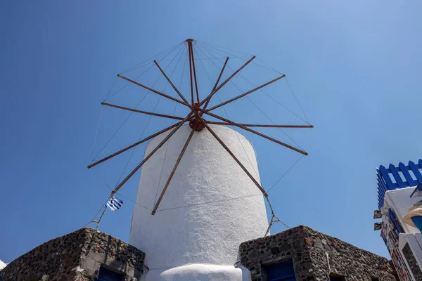 Tradiční Bílý Větrný Mlýn Oie Ostrově Santorini Kyklady Řecko — Stock fotografie