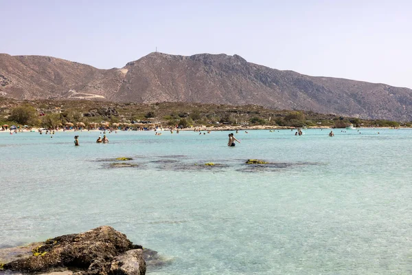 Elafonisi Crete Greece Sept 2021 People Relaxing Famous Pink Coral — Stock Photo, Image