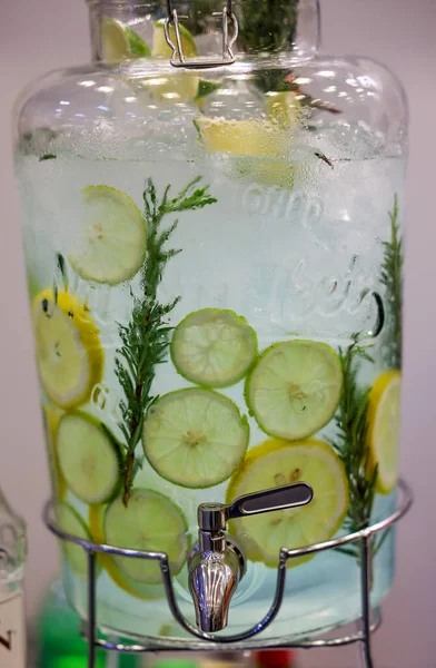 Perfekt Törstsläckande Dryck Med Citron Och Mynta — Stockfoto