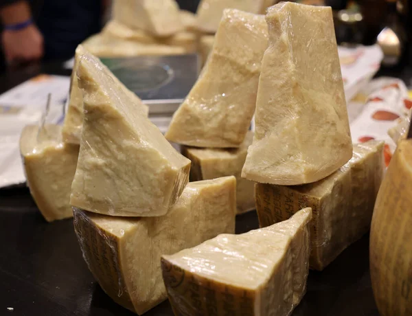 Краков Польша Ноября 2021 Года Сыр Parmigiano Reggiano Выставке Enoexpo — стоковое фото