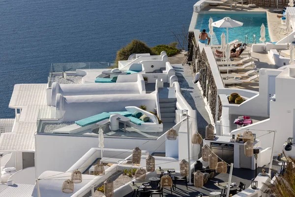 Imerovigli Santorini Görögország Június 2021 Fehérre Meszelt Házak Terasszal Medencével — Stock Fotó