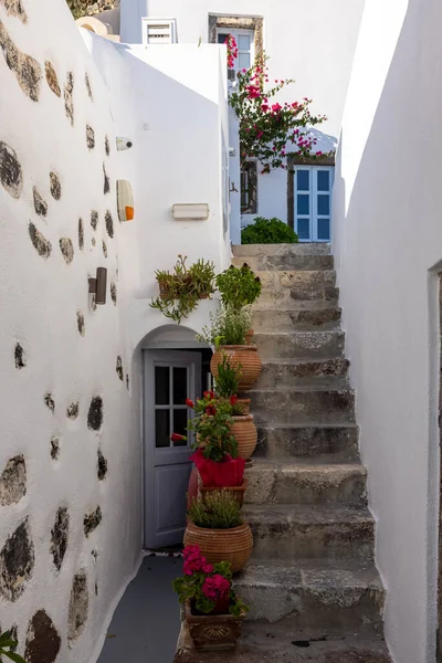 Keramische Bloempotten Steile Stenen Treden Bij Imergovigli Santorini Griekenland — Stockfoto