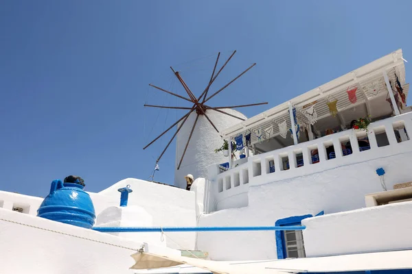 Oia Santorini Grekland Juli 2021 Traditionell Vit Väderkvarn Oia Santorini — Stockfoto