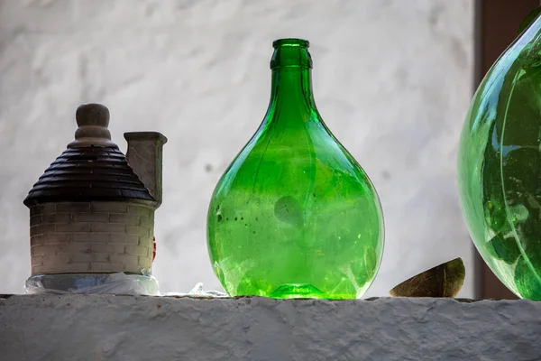 Alberobello Italie Septembre 2019 Bouteille Vin Demijohn Café Village Trulli — Photo