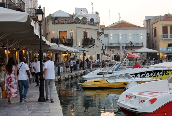 Rethymnon Kreta Griechenland September 2021 Restaurants Wasser Frühen Abendlicht Alten — Stockfoto
