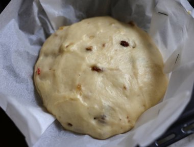 Geleneksel Ukrayna Paskalya Pastası Kulich veya Ortodoks Hıristiyan Paskalya Ekmeği.