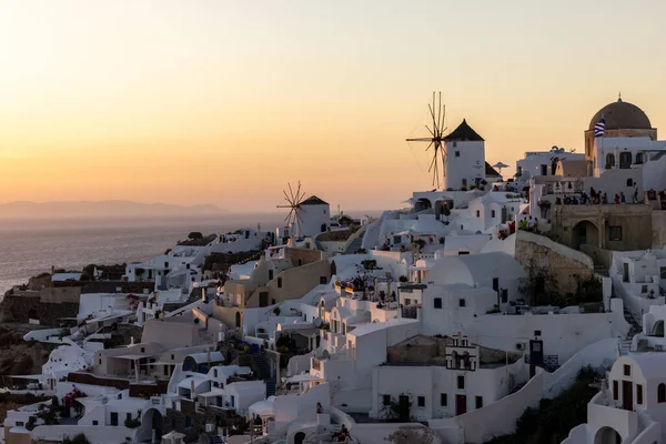 Oia Santorini Grécia Junho 2021 Casas Caiadas Moinhos Vento Oia — Fotografia de Stock