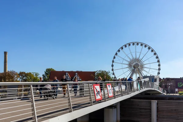 Danzica Polonia Settembre 2020 Ponte Pedonale Sul Fiume Motawa Ruota — Foto Stock