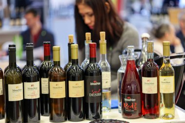 Cracow, Polonya - 5 Kasım 2021: Uluslararası Şarap Fuarı ENOEXPO, Krakow. Dünyanın dört bir yanından şarap üreticileri ithalat dağıtımcıları ve temsilcileriyle tanışıyor.. 