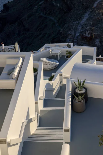 Weißgetünchte Häuser Mit Terrassen Und Pools Und Einer Wunderschönen Aussicht — Stockfoto