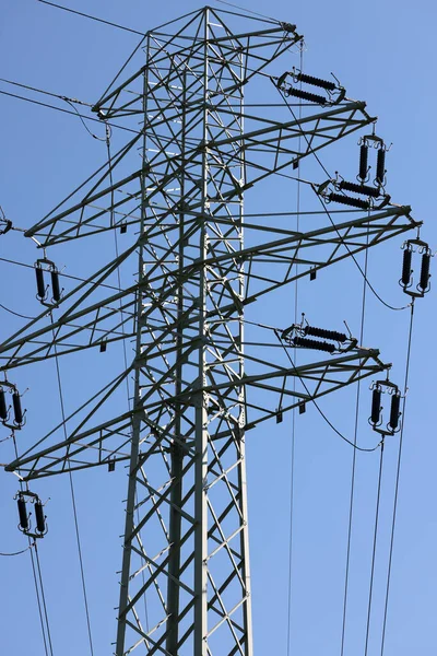 High Voltage Power Pole Lines Blue Sky — Stockfoto